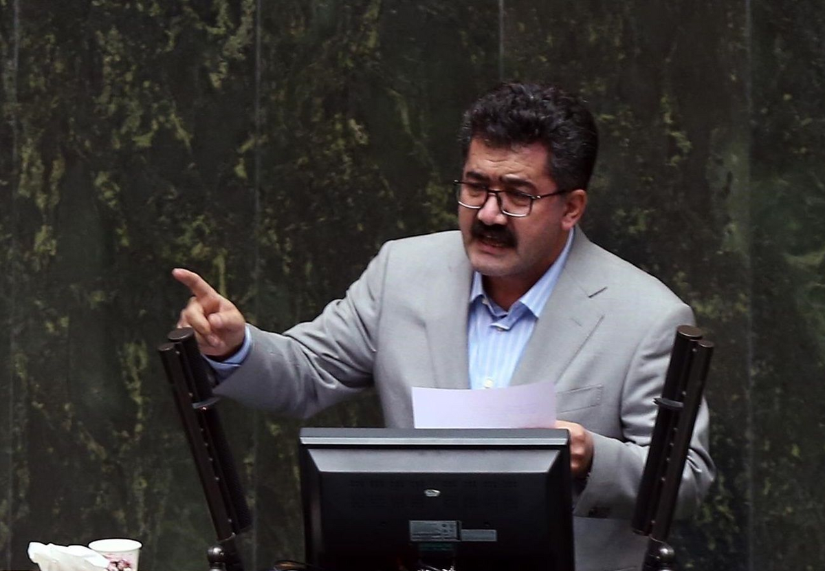 برلماني إيراني: يجب التحرك بسرعة وبلا توقف نحو صُنع القنبلة النووية 