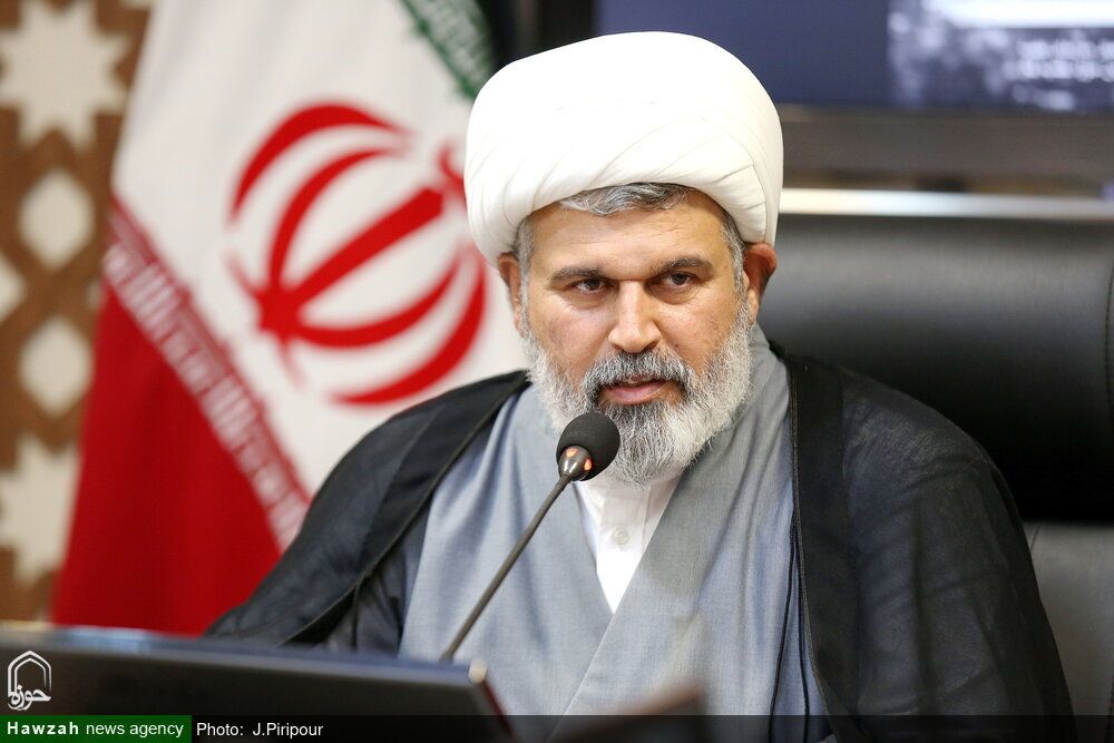 نائب رئيس الحوزات العلمية في إيران: الناس غير راضين عن العُري وعدم ارتداء الحجاب 