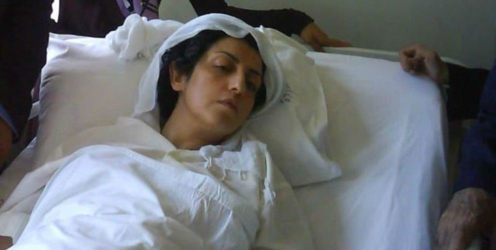 سلطات السجن خيرتها بين الحجاب أو العلاج.. مطالب دولية بتقديم الرعاية للإيرانية نرجس محمدي 