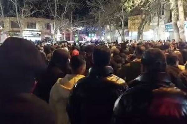 هرانا: گسترش جغرافیایی اعتراضات ادامه دارد، شمار بازداشتها و جانباختگان افزایش یافت
