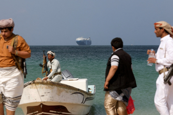 Ship Evacuated and Ablaze After Attack by Iran-Backed Houthis