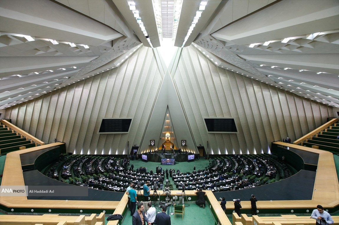 مجلس ایران اجرای هفت‌ساله طرح جوانی جمعیت با هدف افزایش فرزندآوری و ازدواج را تصویب کرد