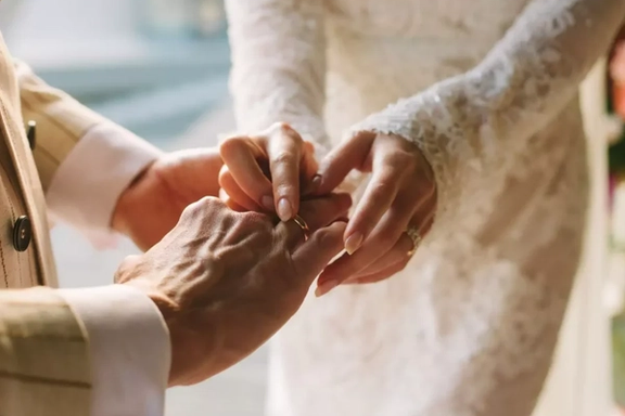 معاون وزیر بهداشت: میانگین سن ازدواج در زنان به ۳۰ رسیده است