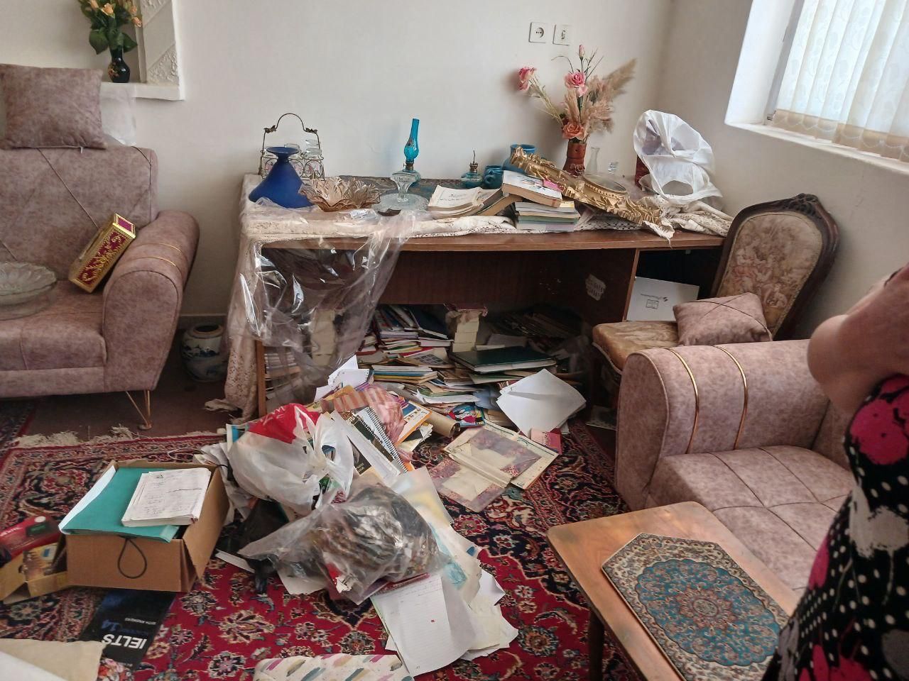 ماموران امنیتی پس از تفتیش خانه‌های ۴ شهروند بهائی در یزد وسایل شخصی آن‌ها را ضبط کردند