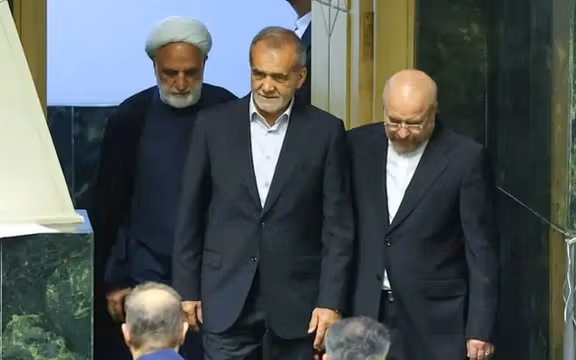 پزشکیان: پول افزایش حقوق را از کجا بیاورم؟