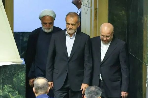 الرئيس الإيراني: نحن جميعًا مسؤولون عما وصلت إليه البلاد من وضع حالي