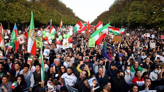 Iranian Rally In Berlin Brings Out A Crowd Of 80,000