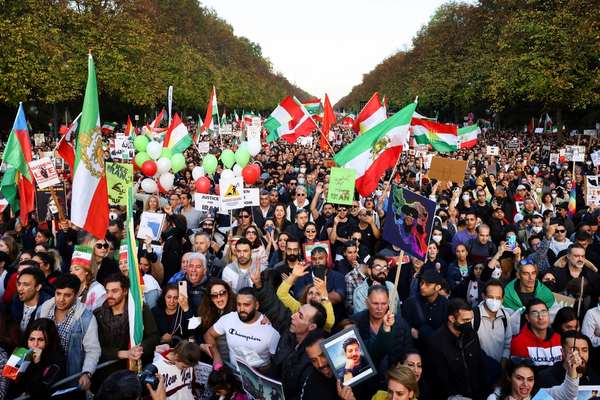 Iranian Rally In Berlin Brings Out A Crowd Of 80,000