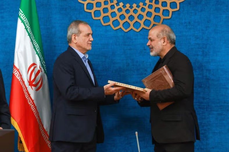 اختلاف شدید در راس قدرت؛ پزشکیان: وحیدی و عبداللهی، کشور را به سمت فاجعه میبرند