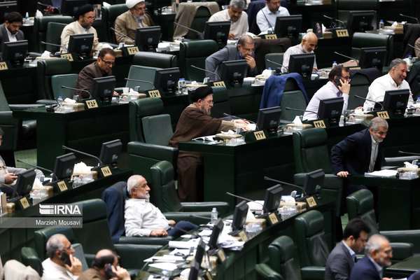 Iran Considers Criminalizing Starlink Over Military Concerns