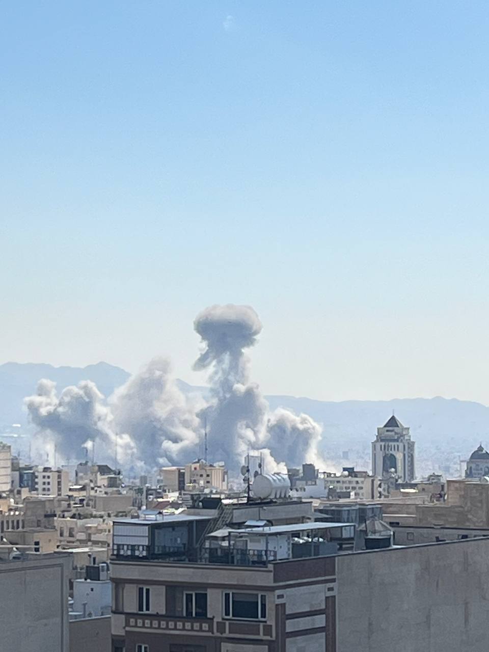 ارتش اسرائیل از حمله به پایگاه نیروی زمینی سپاه و یک مرکز فرماندهی سیار خبر داد