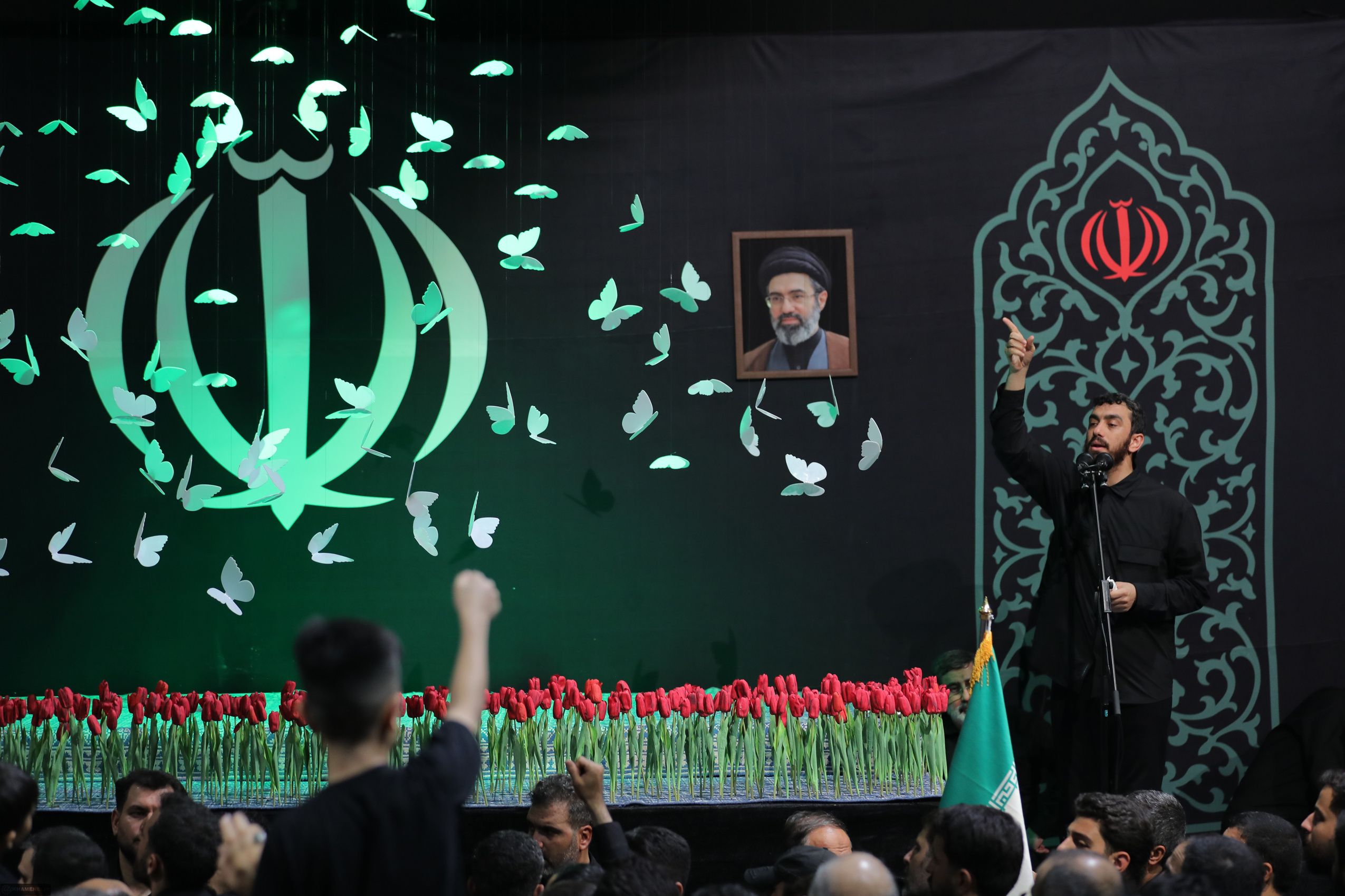 غیبت مجتبی خامنه‌ای در مراسم دفن علی خامنه‌ای سوژه شوخی کاربران شد
