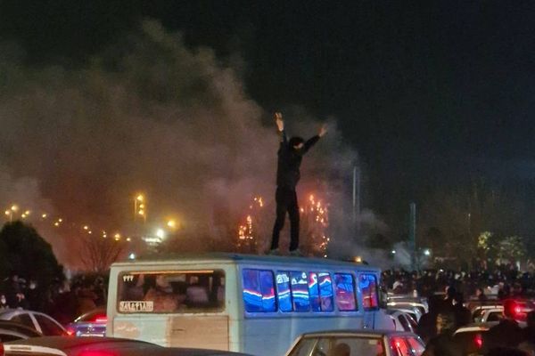 یک جامعهشناس سیاسی: خشم اجتماعی به آتش زیر خاکستر تبدیل شده است