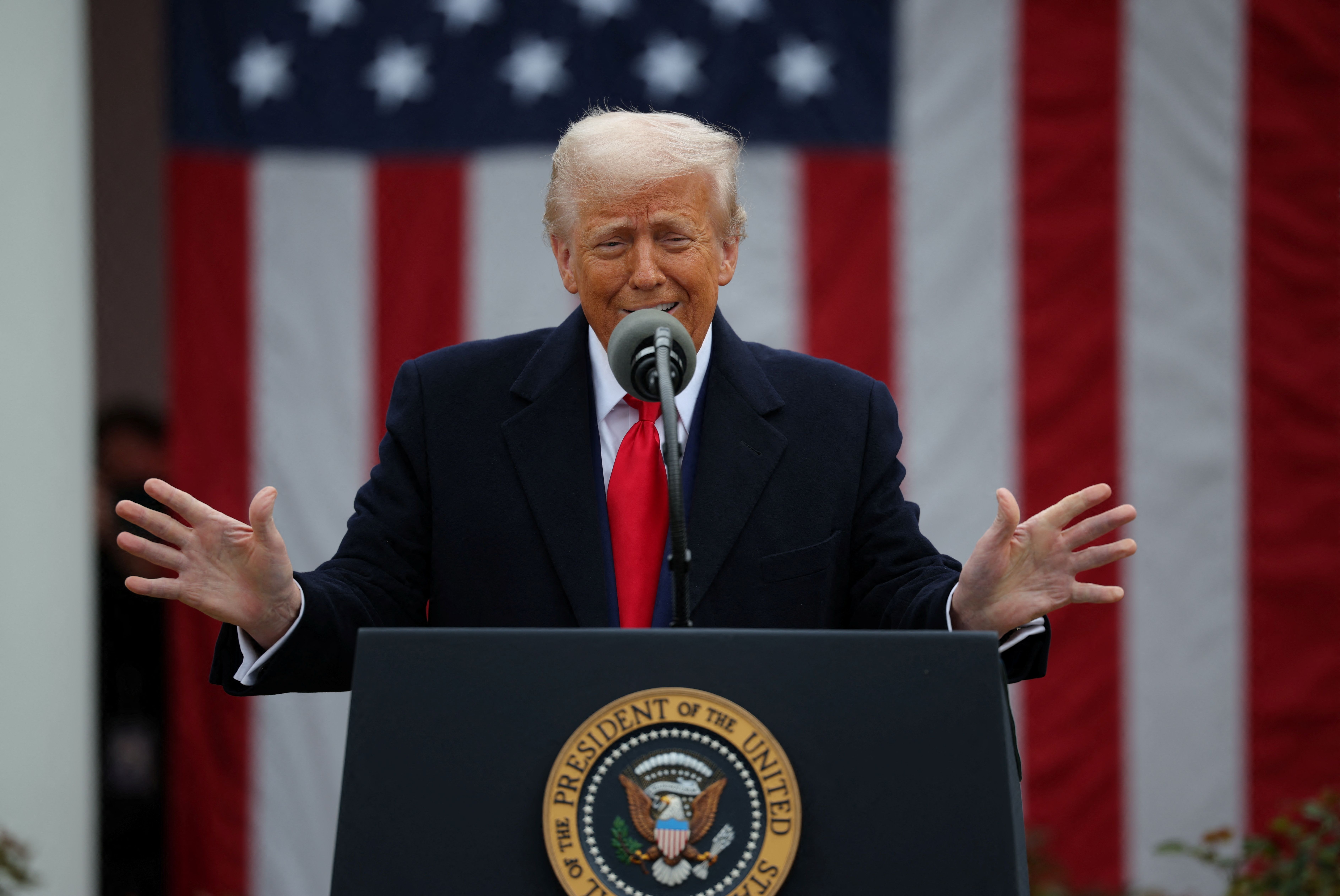 دونالد ترامپ تعرفه‌ای ۲۵ درصدی بر تمام خودروهای خارجی اعمال کرد