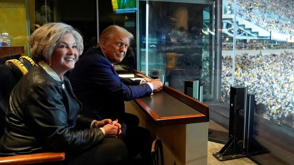 پس از چند هفته تاخیر، تیم ترامپ و کاخ سفید توافق‌نامه انتقال قدرت را امضا کردند