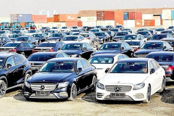 نایب رییس کمیسیون صنایع و معادن مجلس: قانون مجلس درباره واردات خودروی دست دوم باد هوا است