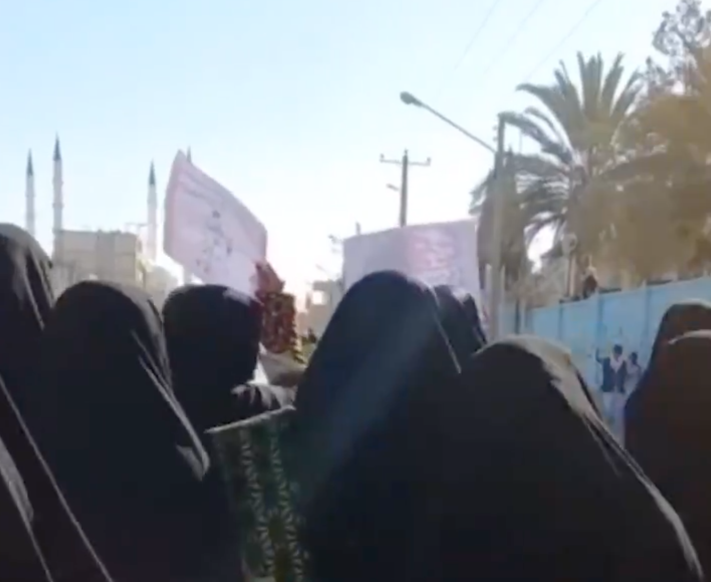 خروش زنان بلوچ در جمعه‌های اعتراض زاهدان؛ ادامه خیزش انقلابی در نقاط مختلف کشور