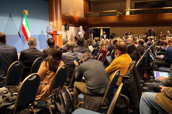 شاهزاده رضا پهلوی: حضور میلیونی مردم حکومت را مجبور به سرکوب با عوامل خارجی کرد