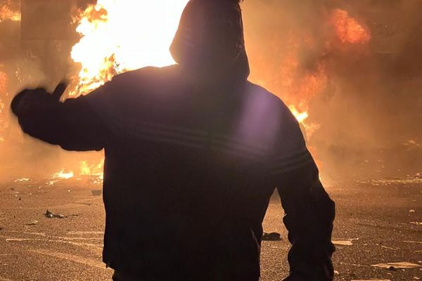 پیام مخاطب: کادر درمان با مقاومت مقابل ماموران به مداوای معترضان پرداختند