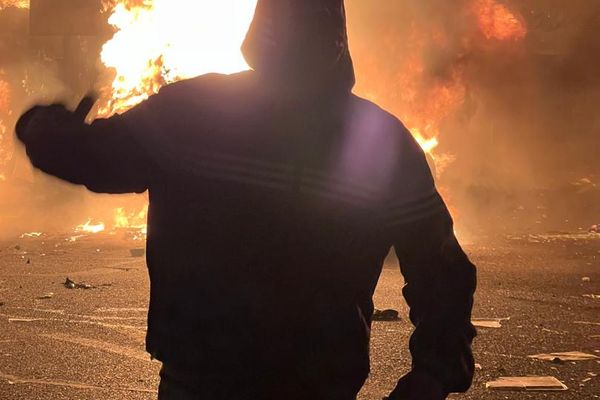 پیام مخاطب: اصفهان با کشتار گسترده مأموران به حمام خون تبدیل شد