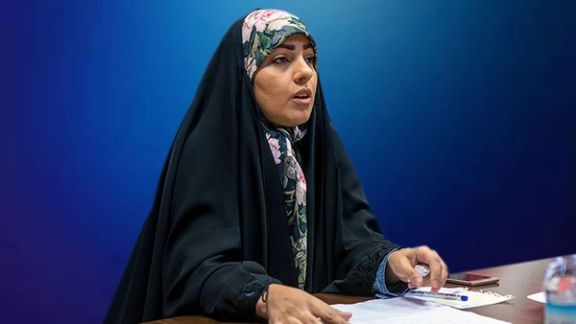 مهدیه شادمانی، فرزند علی شادمانی، فرمانده کشته شده قرارگاه مرکزی خاتم الانبیا فاش کرد پدرش نه از وسایل ارتباطی استفاده میکرده و نه در جای ثابتی نظیر خانه سکونت داشته است. او پس از مرگ پدرش نوشت «ردیابی های دقیق اسرائیل فراتر از واتساپ و یا جاسوسی سنتی و فردی است.»