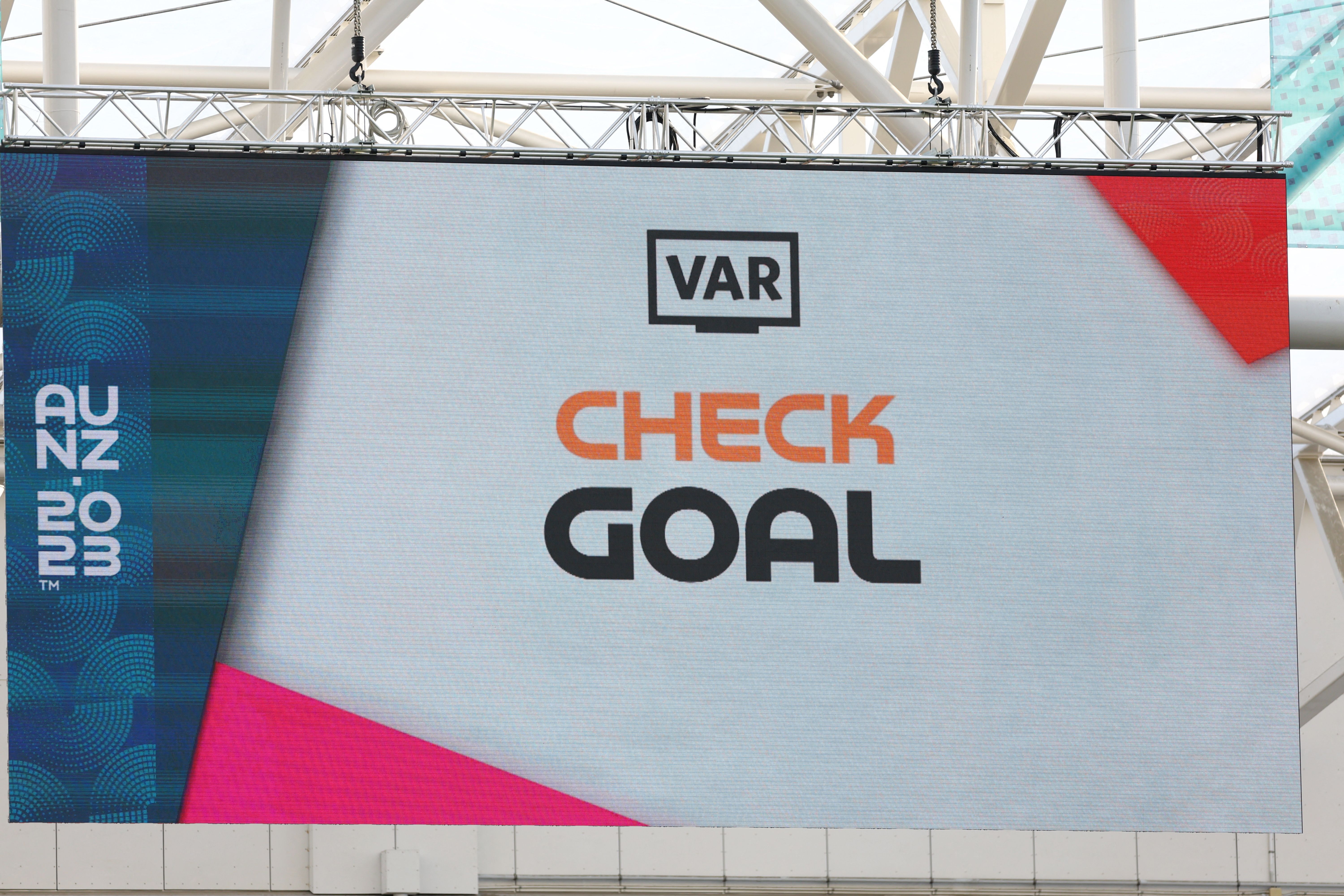 سالگرد مهسا و بهانه‌گیری با VAR؛ تلاش برای انتقال میزبانی تیم‌های ایرانی به کشورهای عربی