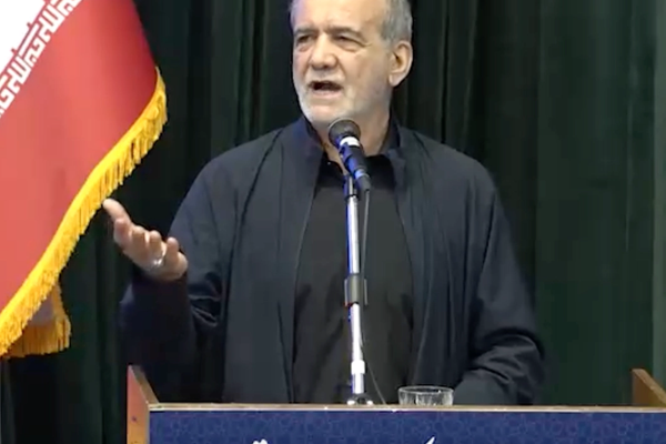 الرئيس الإيراني: من اضطهدناهم دافعوا عنا من السجن