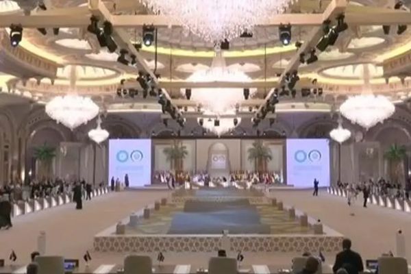 القمة الطارئة لرؤساء الدول الإسلامية في السعودية تؤكد ضرورة الوقف الفوري للحرب في غزة