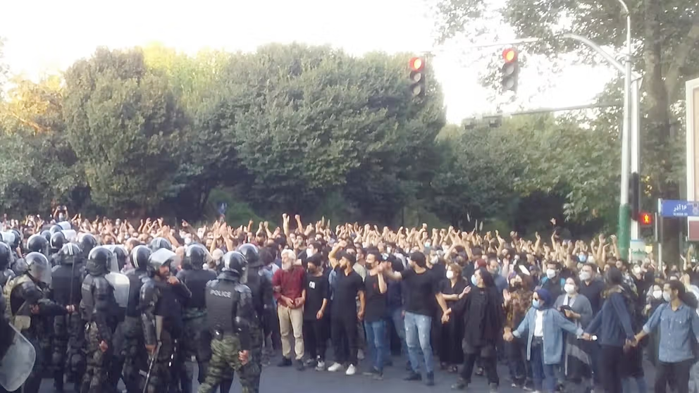 از جامعه ایران  بوی قیام  و انفجار اجتماعی  می‌آید 