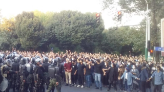 از جامعه ایران بوی قیام و انفجار اجتماعی میآید