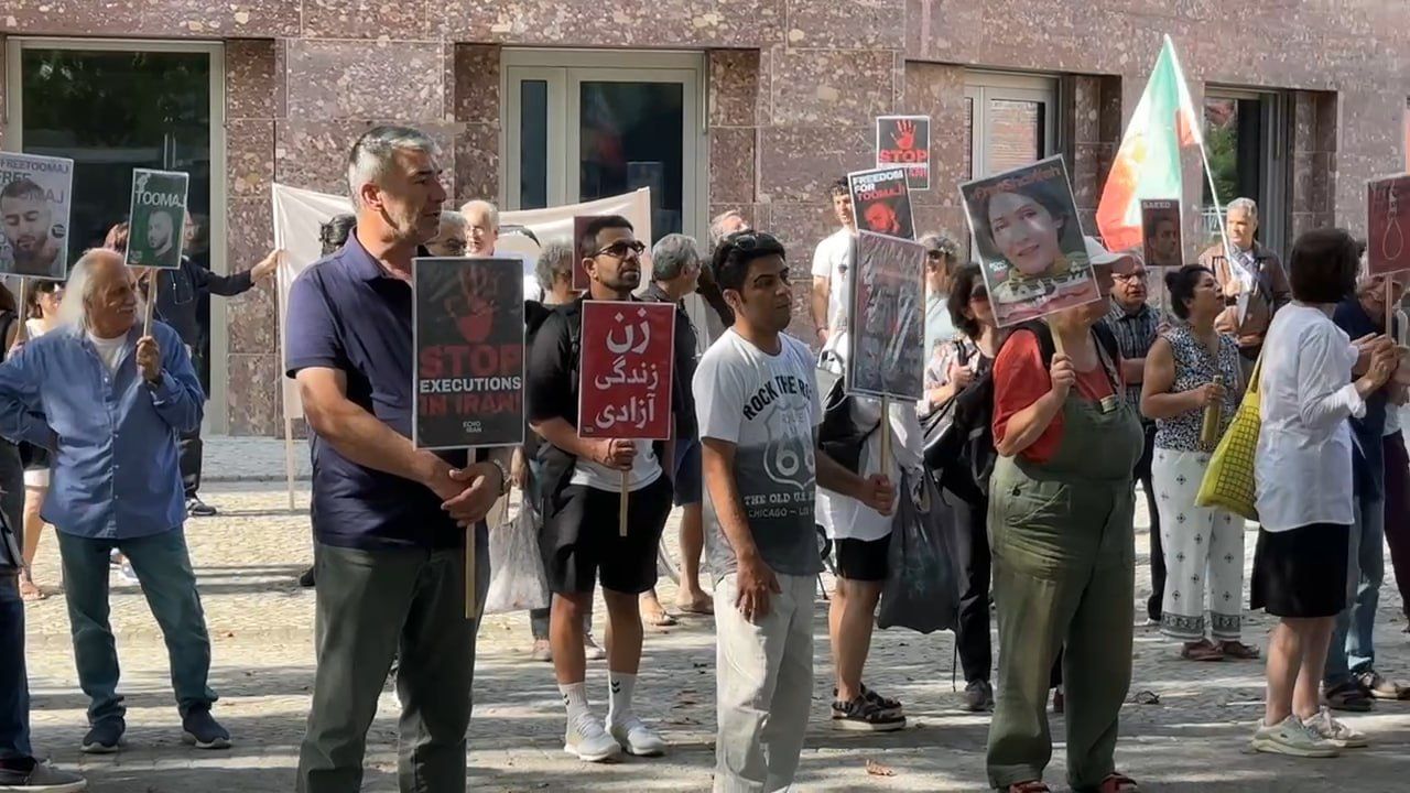 تجمع ایرانیان خارج از کشور در اعتراض به صدور و اجرای احکام اعدام
