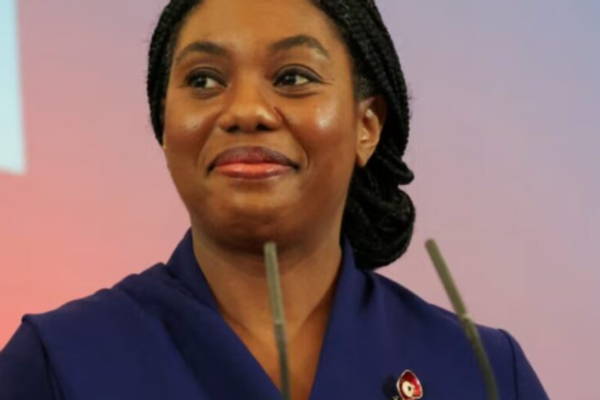 زعيمة "المحافظين" في بريطانيا: النظام الإيراني يخشى شعبه ويقطع الإنترنت لإسكات الحقيقة