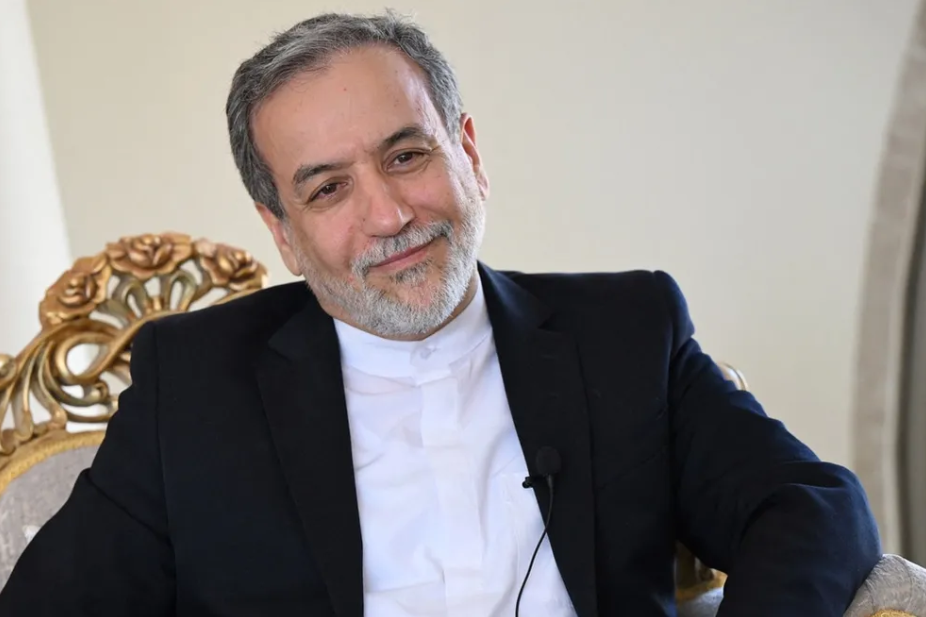 تزامنا مع قطع الإنترنت.. عراقجي يقدم إحصاءات حكومية عن الاحتجاجات للسفراء الأجانب