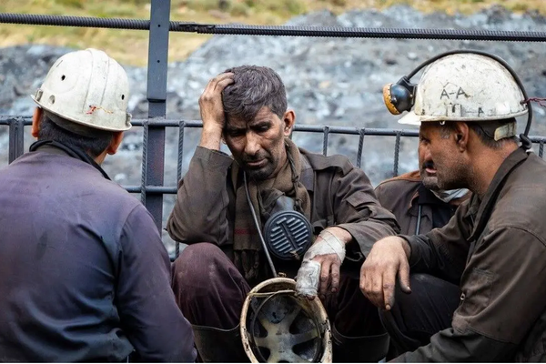 Iran’s minimum wage fell from $238 to $90 despite yearly rises as rial weakens