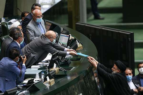 Iran Government Plans To Give Oil To Armed Forces To Sell