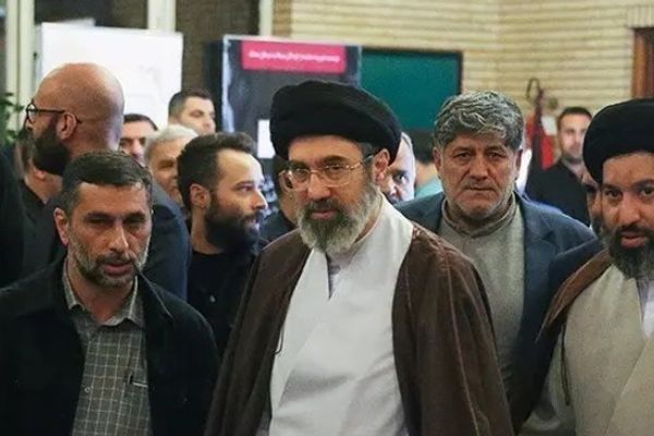 کانال ۱۱ اسرائیل: یکی از موانع اصلی در مذاکرات، دشواری ارتباط با مجتبی خامنهای است