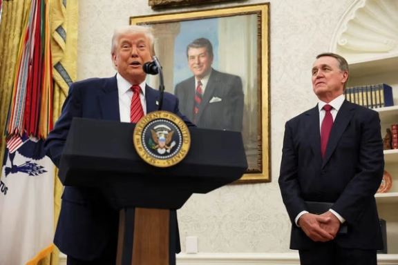 چگونه نماینده ترامپ در پکن از حامی جهانیسازی به منتقد سرسخت چین تبدیل شد؟