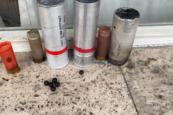 پیام مخاطبان: ماموران از خودروهای سنگین و با دوشکا به مردم شلیک میکردند