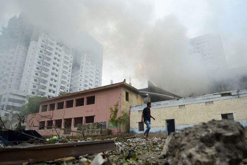 کشته شدن دست‌کم چهار نفر و زخمی شدن بیش از ۳۰ تن در انفجار انبار ترقه در کراچی 
