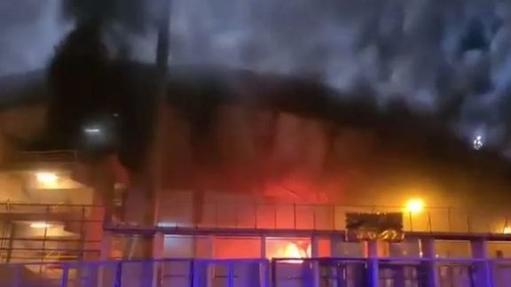 پس از شکست در دیدار خارج از خانه؛ هواداران فوجیا ورزشگاه حریف را به آتش کشیدند