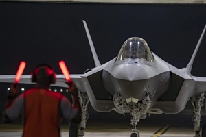 احتمال سقوط دو جنگنده آمریکا؛ سیبیاسنیوز: یک خلبان آمریکایی از ایران نجات یافت