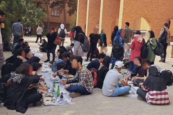 Students Defy Gender Segregation Rules In Iran’s Universities