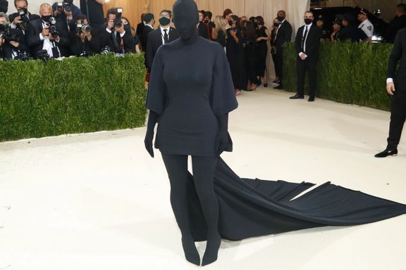 لباس کیم کارداشیان در مراسم مد و فشن متگالا بحثبرانگیز شد