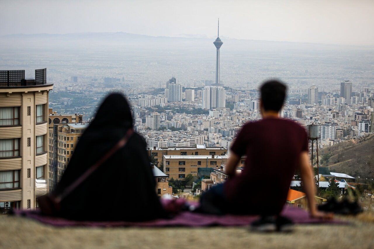 مقام دانشگاه علوم‌پزشکی درباره ۱۰ میلیون مجرد در سن ازدواج و «سیاه‌چاله جمعیتی» هشدار داد