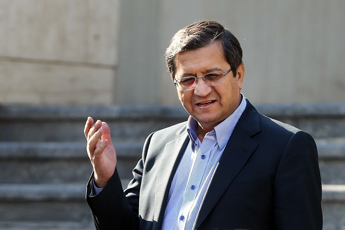 همتی در پاسخ به احتمال تغییر قیمت بنزین: باید یک‌بار برای همیشه ناترازی‌ها را اصلاح کرد