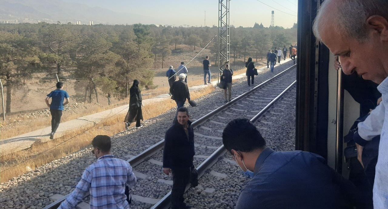 Tehran metro breakdown sparks anti-Khamenei chants