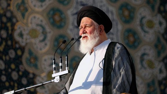 امام جمعه مشهد: دشمن با ابزارهای مختلف تبلیغ میکند مردم واکسن نزنند