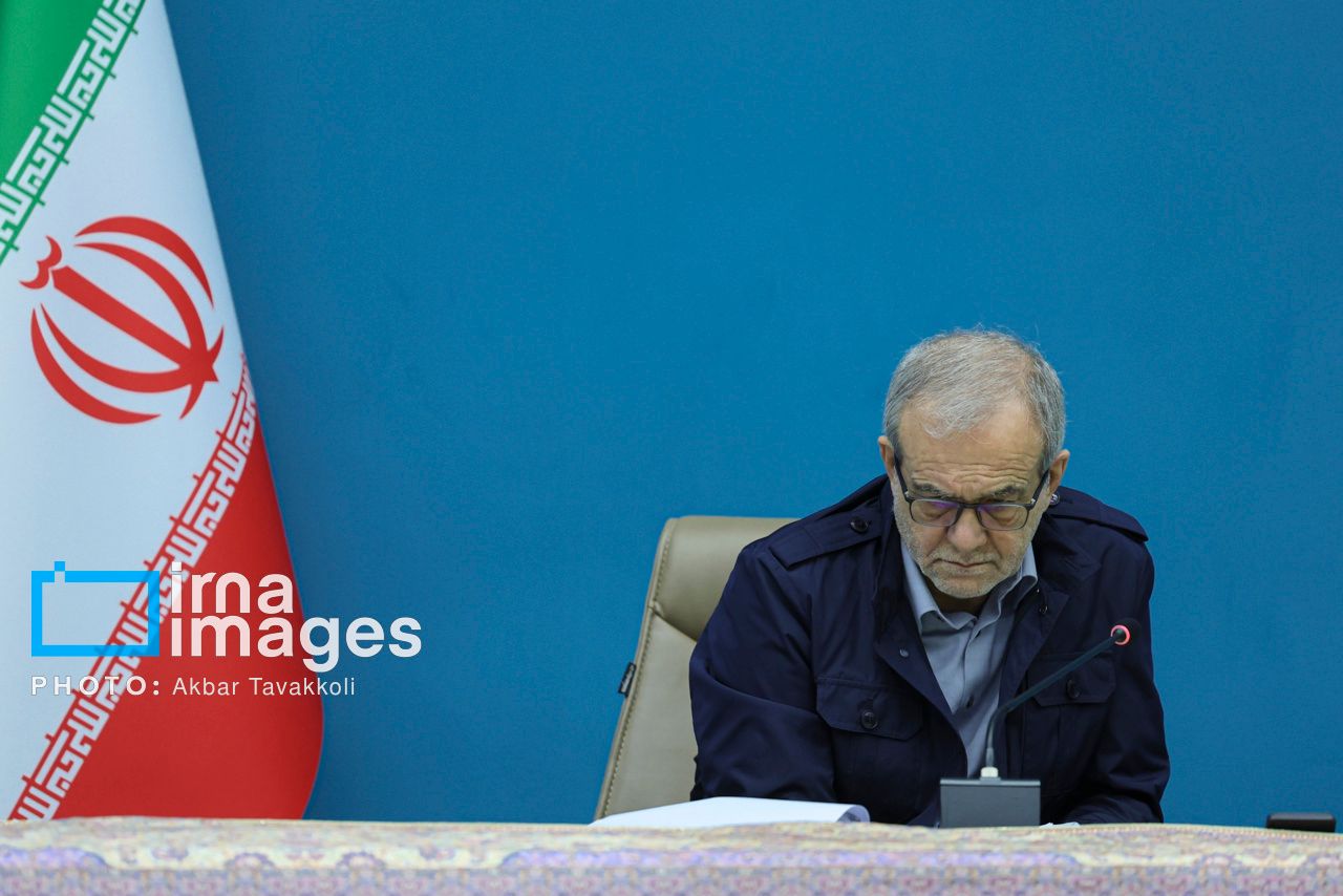 الرئيس الإيراني للبرلمان: لا يمكننا أن نحكم والشعب جائع