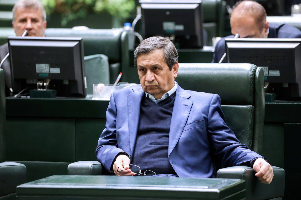 شماری از نمایندگان مجلس با انتصاب همتی به ریاست بانک مرکزی مخالفت کردند