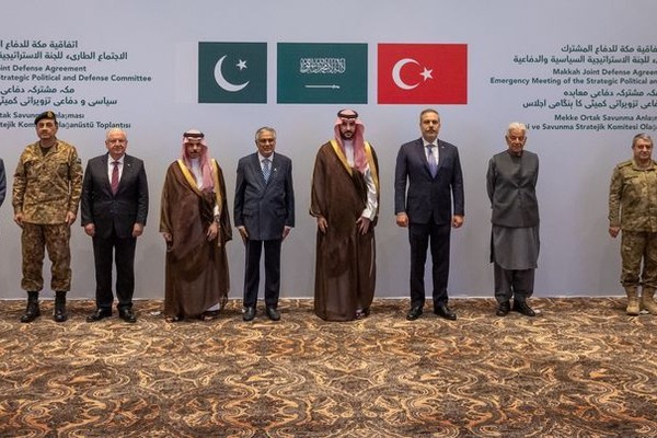 هاآرتص: جنگ دوباره با ایران میتواند کشورهای منطقه را به توافق با تهران سوق دهد